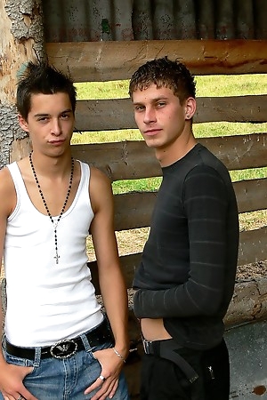 Hot slim Twink Jay and Tony fucked and serviced outdoor
